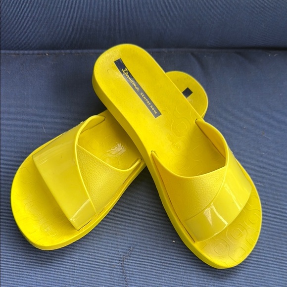 Ipanema Yellow Sandals Vibrant Summer Style - Picture 1 of 5